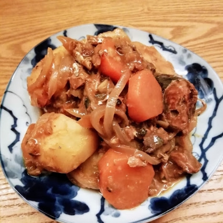 サバの味噌煮缶とジャガイモの煮付け